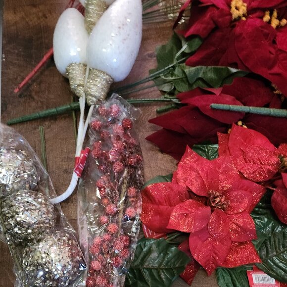 Box of Ashland christmas Noel Flowers/Holiday Decor Mixed Lot Deluxe Bush Box - Picture 4 of 15